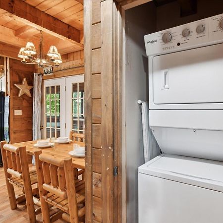 A Charming Cabin, Pool, Firepit, Hot Tub-Jacuzzi Gatlinburg Exterior photo